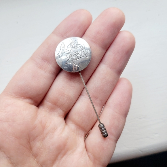 Vintage Silver Floral Flower Pewter Boucher Lapel Brooch Stick Pin - Picture 3 of 7